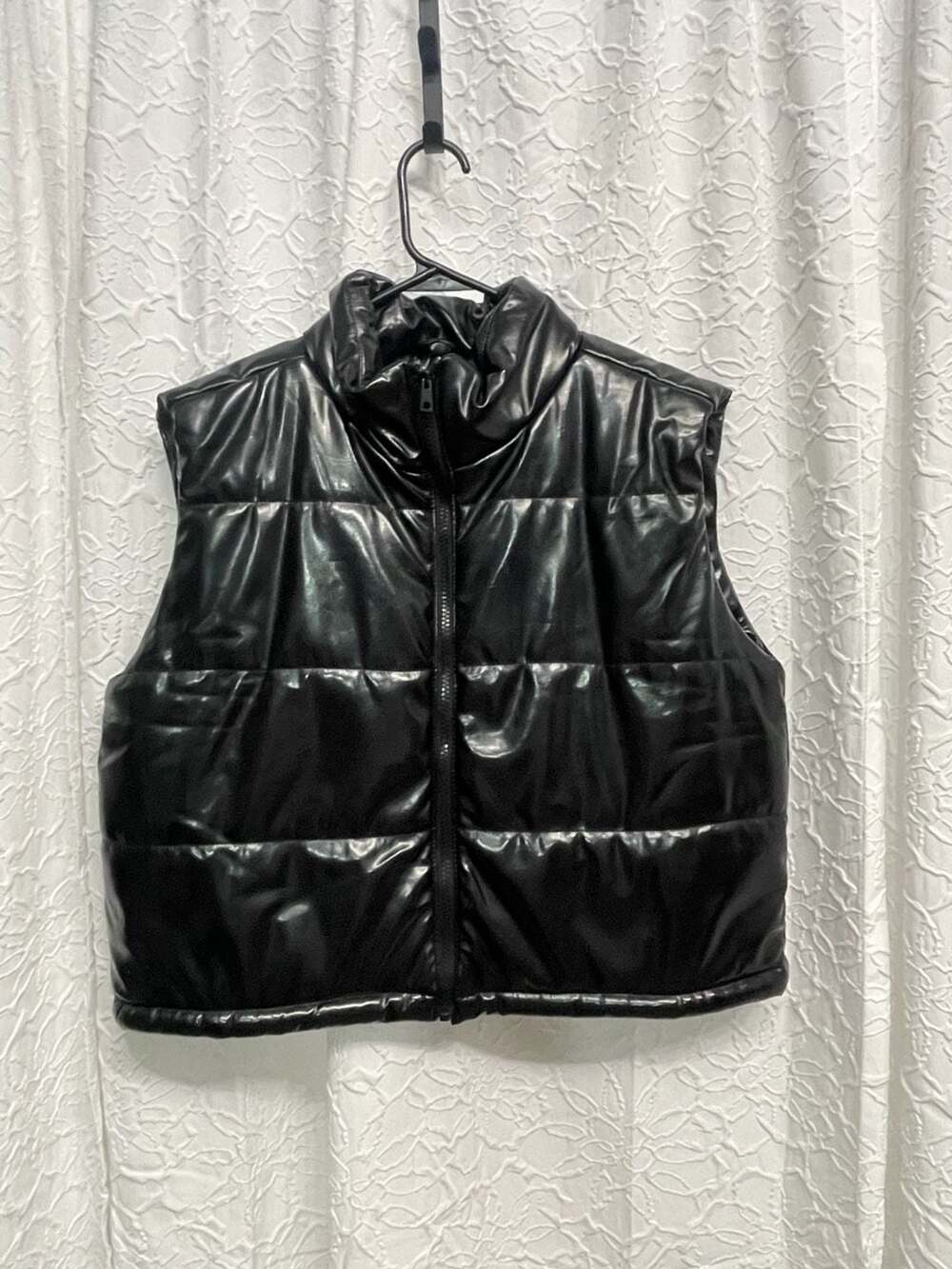 Who's That Girl Puffer Vest Size L Black Faux Leather Cropped